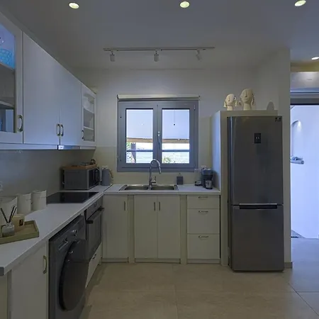 Lontos Luxury Seaside House